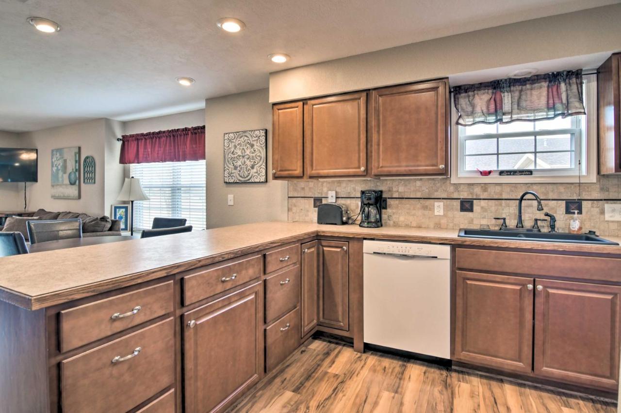 Branson Resort Condo With Scenic Patio And Pool Access Exterior photo